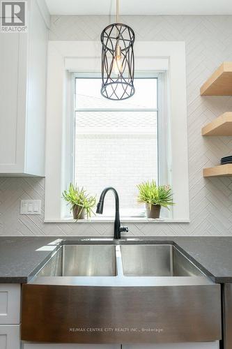 35 Honey Bend, St. Thomas, ON - Indoor Photo Showing Kitchen