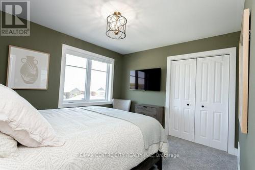 35 Honey Bend, St. Thomas, ON - Indoor Photo Showing Bedroom