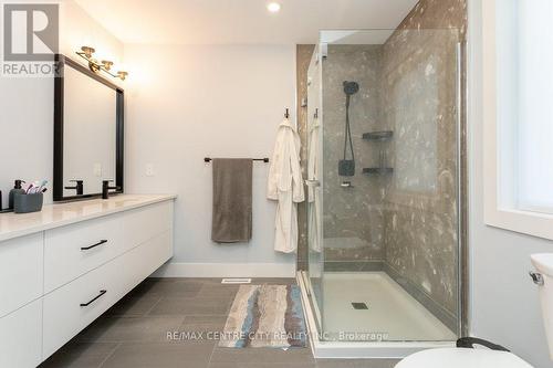 35 Honey Bend, St. Thomas, ON - Indoor Photo Showing Bathroom