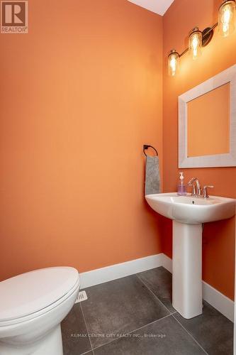 35 Honey Bend, St. Thomas, ON - Indoor Photo Showing Bathroom