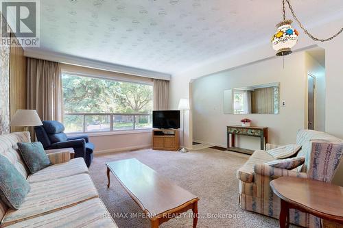 391 Crosby Avenue, Richmond Hill, ON - Indoor Photo Showing Living Room