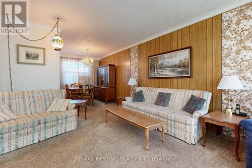 391 Crosby Avenue, Richmond Hill, ON - Indoor Photo Showing Living Room