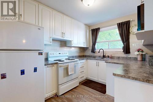 391 Crosby Avenue, Richmond Hill, ON - Indoor Photo Showing Kitchen