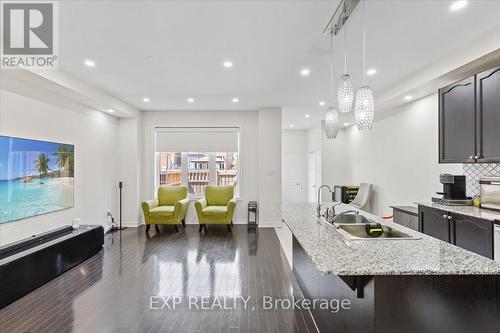 92 East'S Corners Boulevard, Vaughan, ON - Indoor Photo Showing Kitchen With Double Sink With Upgraded Kitchen