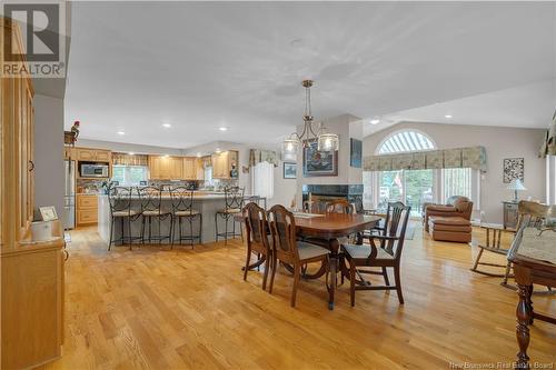 15 Belleview Court, Kingston, NB - Indoor Photo Showing Dining Room