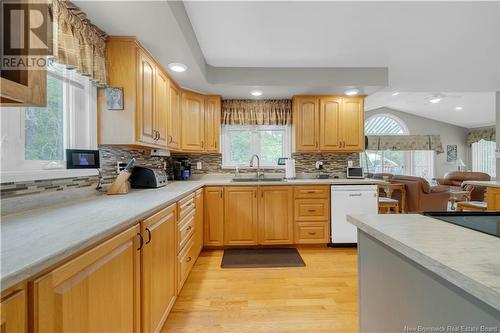 15 Belleview Court, Kingston, NB - Indoor Photo Showing Kitchen