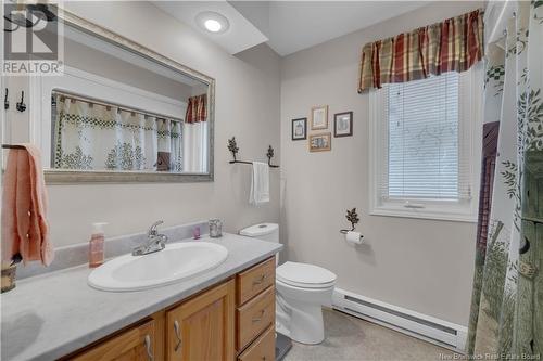 15 Belleview Court, Kingston, NB - Indoor Photo Showing Bathroom