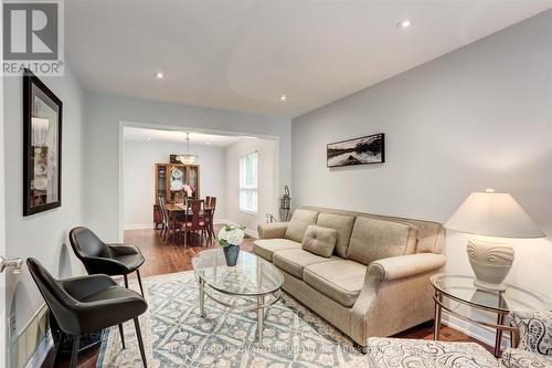 2976 Gardenview Crescent, Mississauga, ON - Indoor Photo Showing Living Room
