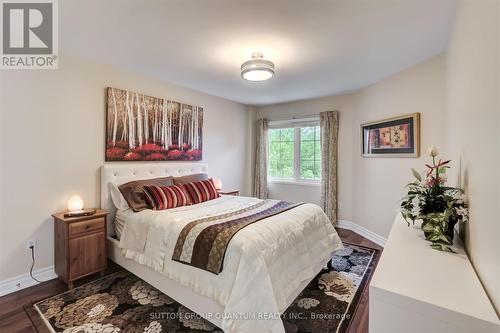 2976 Gardenview Crescent, Mississauga, ON - Indoor Photo Showing Bedroom