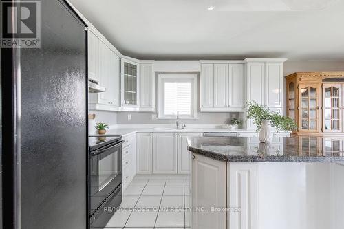 665 Lakelands Avenue, Innisfil, ON - Indoor Photo Showing Kitchen