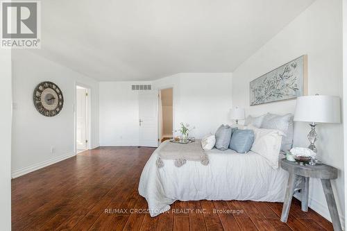 665 Lakelands Avenue, Innisfil, ON - Indoor Photo Showing Bedroom