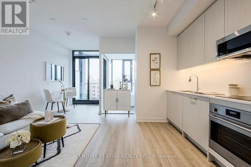 717 - 250 Lawrence Avenue, Toronto (Lawrence Park North), ON - Indoor Photo Showing Kitchen