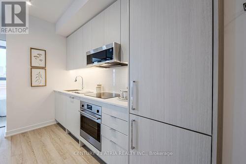 717 - 250 Lawrence Avenue, Toronto (Lawrence Park North), ON - Indoor Photo Showing Kitchen