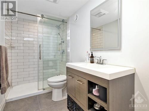 1098 Silver Street, Ottawa, ON - Indoor Photo Showing Bathroom