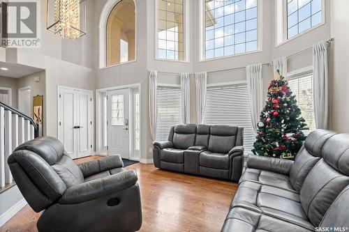 403 Collins Crescent, Saskatoon, SK - Indoor Photo Showing Living Room