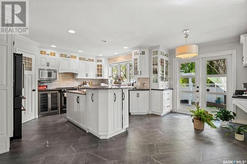 403 Collins Crescent, Saskatoon, SK - Indoor Photo Showing Kitchen With Upgraded Kitchen