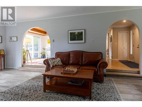 3292 Anderson Road, Fernie, BC - Indoor Photo Showing Living Room