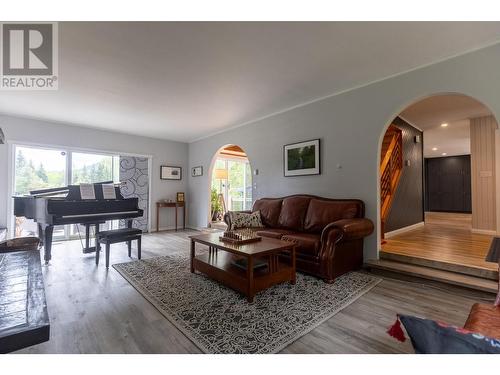 3292 Anderson Road, Fernie, BC - Indoor Photo Showing Living Room