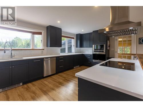 3292 Anderson Road, Fernie, BC - Indoor Photo Showing Kitchen With Upgraded Kitchen