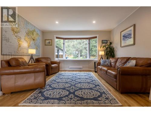 3292 Anderson Road, Fernie, BC - Indoor Photo Showing Living Room