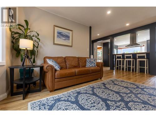 3292 Anderson Road, Fernie, BC - Indoor Photo Showing Living Room