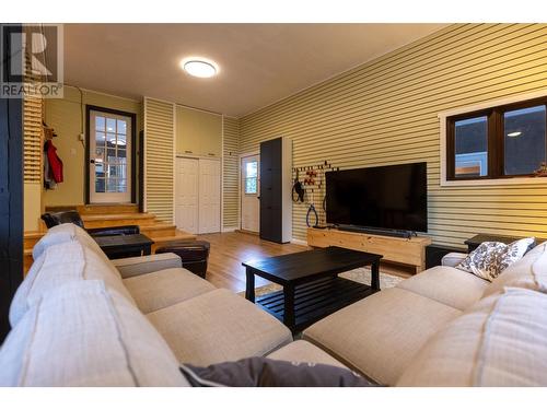 3292 Anderson Road, Fernie, BC - Indoor Photo Showing Living Room