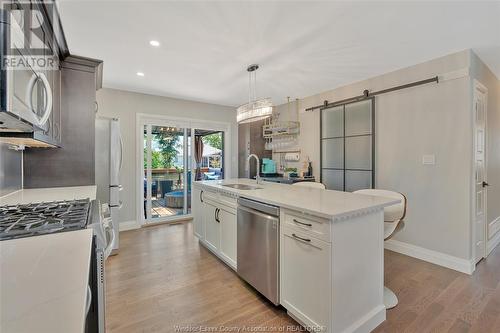 257 Robinson Avenue, Essex, ON - Indoor Photo Showing Kitchen With Upgraded Kitchen