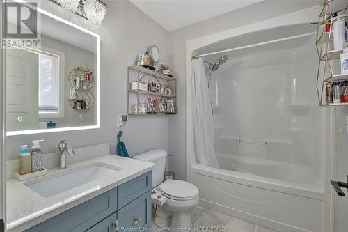 257 Robinson Avenue, Essex, ON - Indoor Photo Showing Bathroom