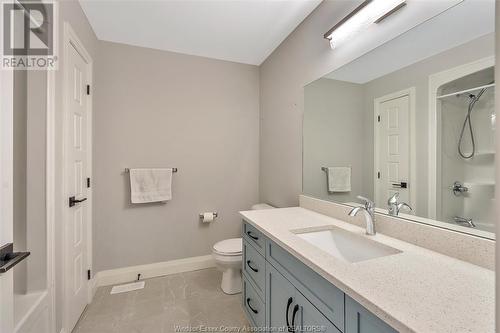 257 Robinson Avenue, Essex, ON - Indoor Photo Showing Bathroom