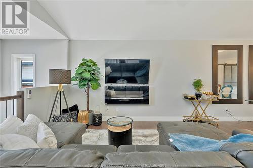 257 Robinson Avenue, Essex, ON - Indoor Photo Showing Living Room