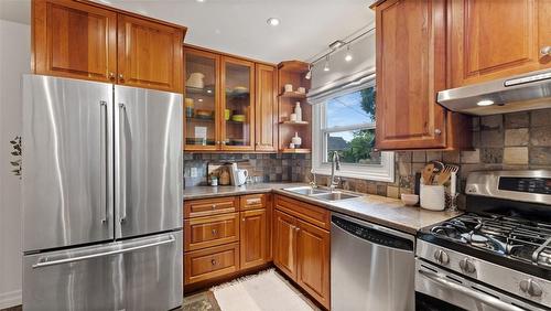 961 Park Avenue W, Burlington, ON - Indoor Photo Showing Kitchen With Double Sink