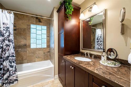 961 Park Avenue W, Burlington, ON - Indoor Photo Showing Bathroom