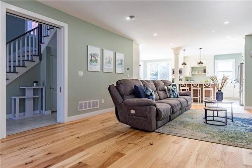 47 Mountain Avenue, Hamilton, ON - Indoor Photo Showing Living Room