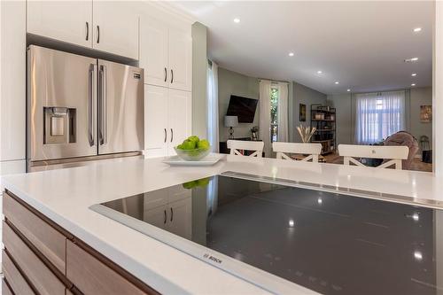 47 Mountain Avenue, Hamilton, ON - Indoor Photo Showing Kitchen With Upgraded Kitchen