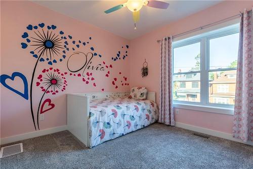 47 Mountain Avenue, Hamilton, ON - Indoor Photo Showing Bedroom