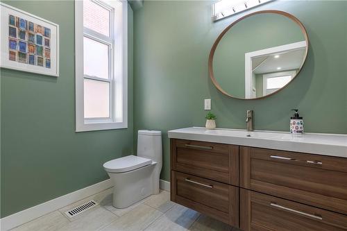 47 Mountain Avenue, Hamilton, ON - Indoor Photo Showing Bathroom