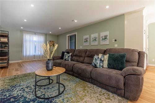 47 Mountain Avenue, Hamilton, ON - Indoor Photo Showing Living Room