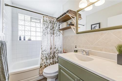 302 Southill Drive, Kitchener, ON - Indoor Photo Showing Bathroom