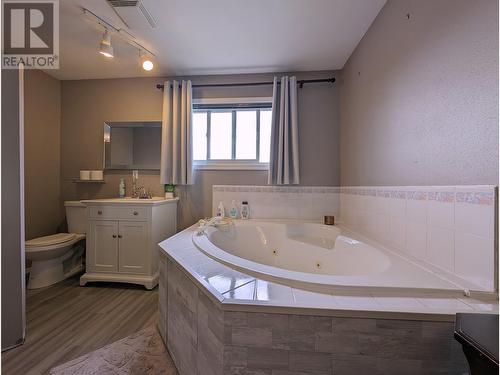 3467 Clearwood Crescent, Prince George, BC - Indoor Photo Showing Bathroom