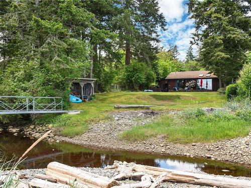 1396 Seaview Rd, Black Creek, BC 