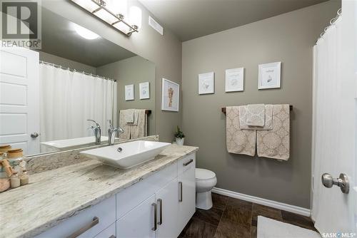 130 3229 Elgaard Drive, Regina, SK - Indoor Photo Showing Bathroom
