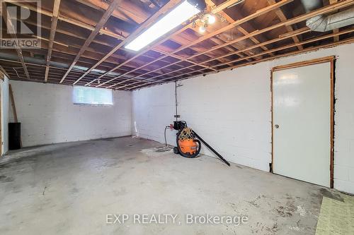 650 Dunn Avenue, Hamilton, ON - Indoor Photo Showing Garage