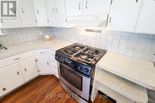 650 Dunn Avenue, Hamilton, ON - Indoor Photo Showing Kitchen With Upgraded Kitchen