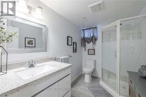 42 Kipling Court, London, ON - Indoor Photo Showing Bathroom