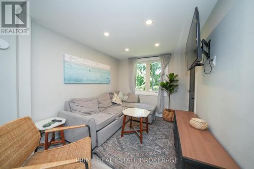 14 Warwick Avenue, Lambton Shores (Grand Bend), ON - Indoor Photo Showing Living Room