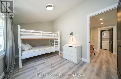 14 Warwick Avenue, Lambton Shores (Grand Bend), ON - Indoor Photo Showing Bedroom