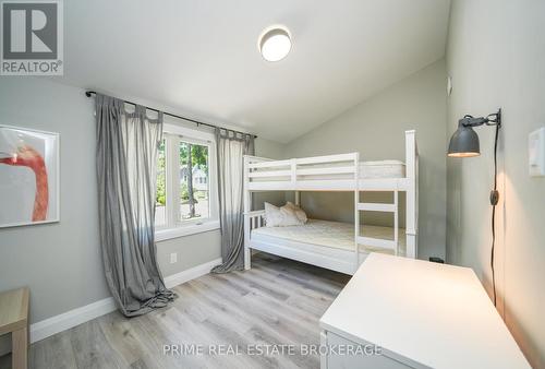 14 Warwick Avenue, Lambton Shores (Grand Bend), ON - Indoor Photo Showing Bedroom