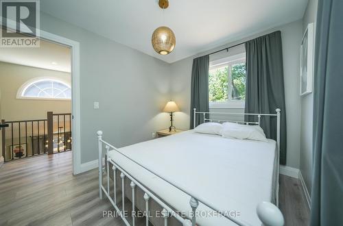 14 Warwick Avenue, Lambton Shores (Grand Bend), ON - Indoor Photo Showing Bedroom