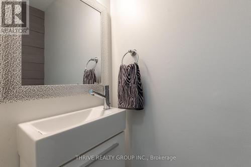 669 Ladybrook Crescent, London, ON - Indoor Photo Showing Bathroom