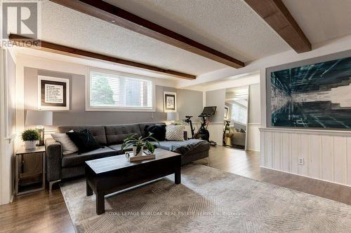 615 Artreva Crescent, Burlington, ON - Indoor Photo Showing Living Room